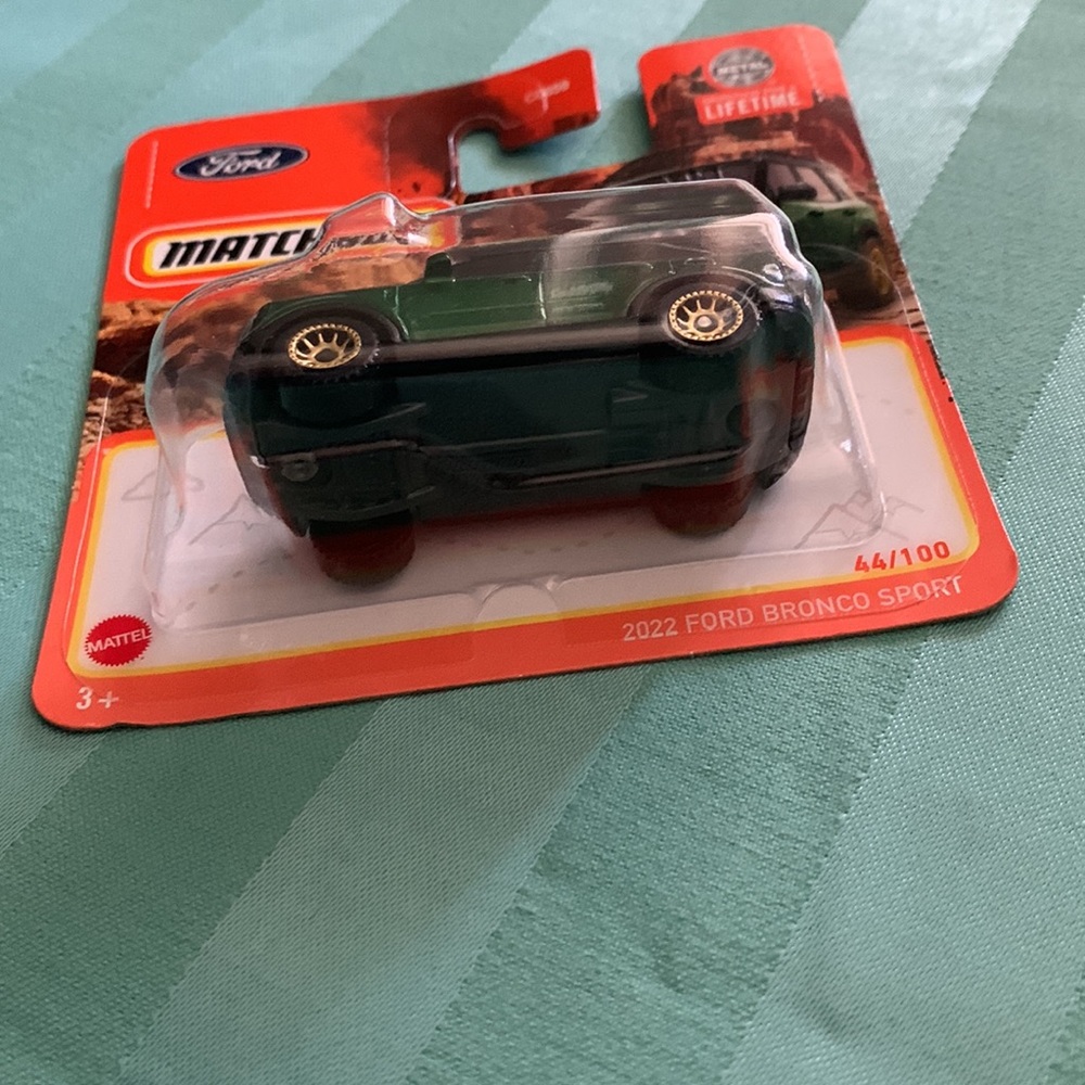 2022 Ford Bronco Sport Toy car - Green Matchbox - Picture 6 of 10